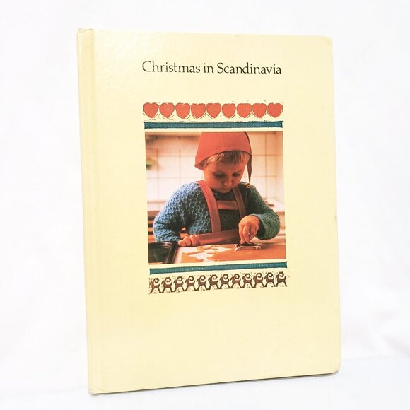 Christmas in Scandinavia World Book Series 1977 Treats Music Decorations Plates - Picture 1 of 12